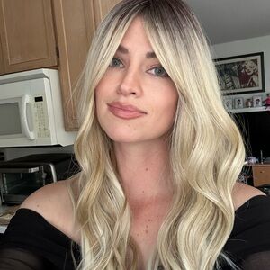 WigIsFashion blonde ombré Sabrina Carpenter inspired wig